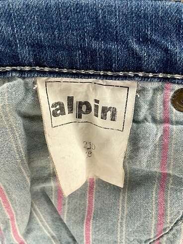 28 Beden çeşitli Renk PreLoved Mini Şort %70 İndirimli.