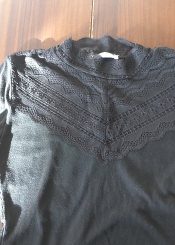 Zara Dantelli V Yaka Siyah Kısa Kollu Bluz - Görsel 3