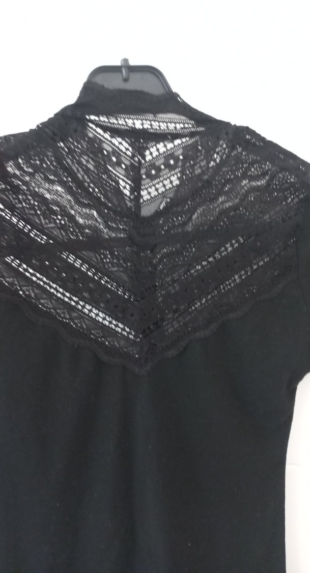 Zara Dantelli V Yaka Siyah Kısa Kollu Bluz - Görsel 2