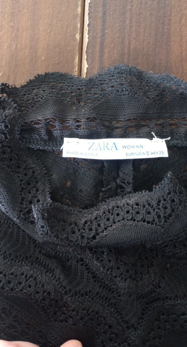 Zara Dantelli V Yaka Siyah Kısa Kollu Bluz - Görsel 4