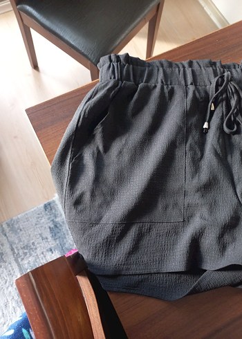 Kadın Siyah Beli Lastikli Kısa Şort - Görsel 2