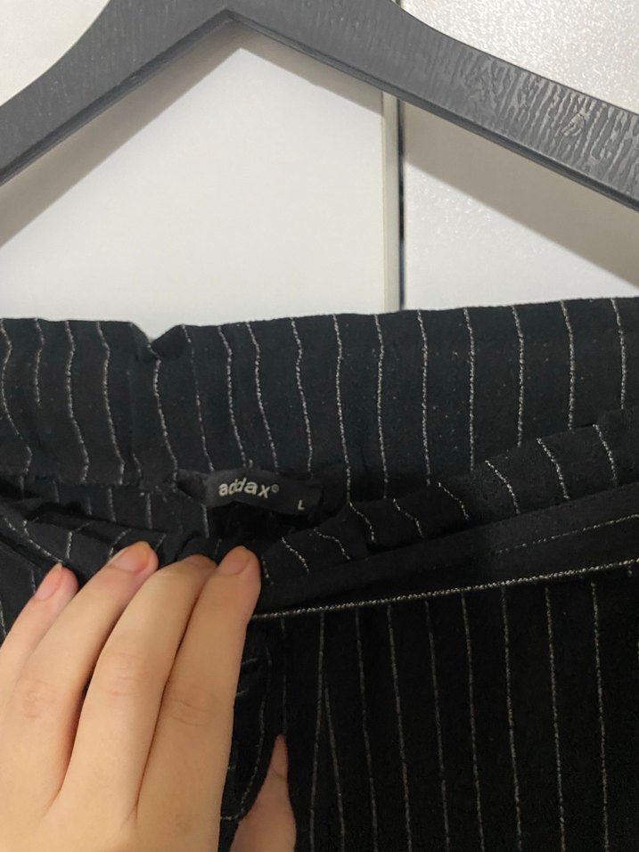 Kadın Siyah Çizgili paçası katlı Midi Pantolon - Görsel 3