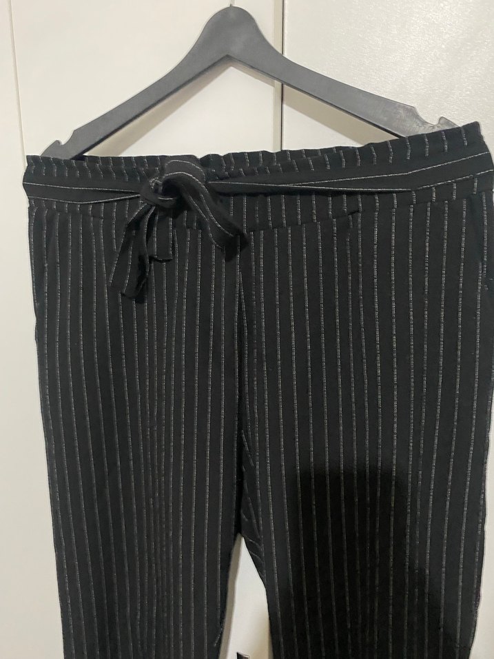 Kadın Siyah Çizgili paçası katlı Midi Pantolon - Görsel 2