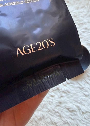 Age 20's Essence Cover Pact Black Gold Edition 21no - Görsel 3