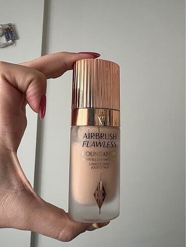 Diğer Charlotte Thilbury Airbrush Flawless Foundation 3 Cool