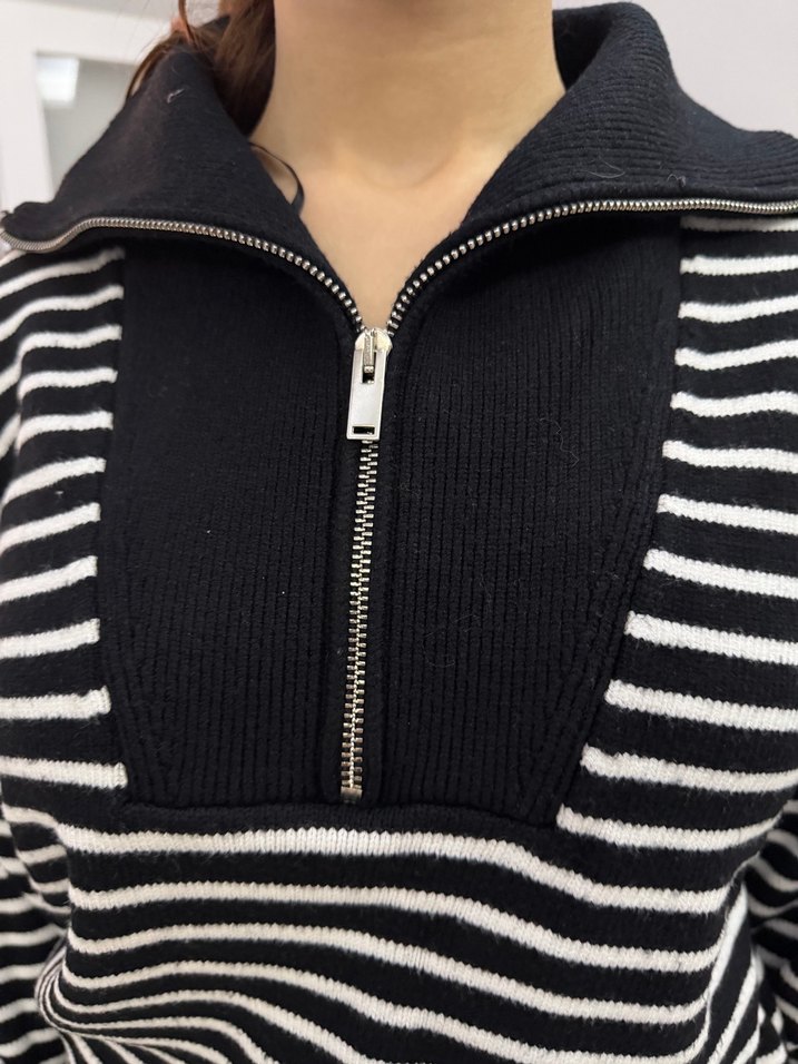 Yarım Fermuarlı Siyah Beyaz Çizgili Kazak - Görsel 2