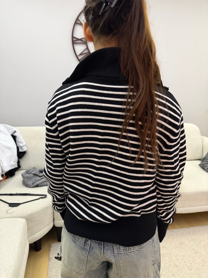 Yarım Fermuarlı Siyah Beyaz Çizgili Kazak - Görsel 3