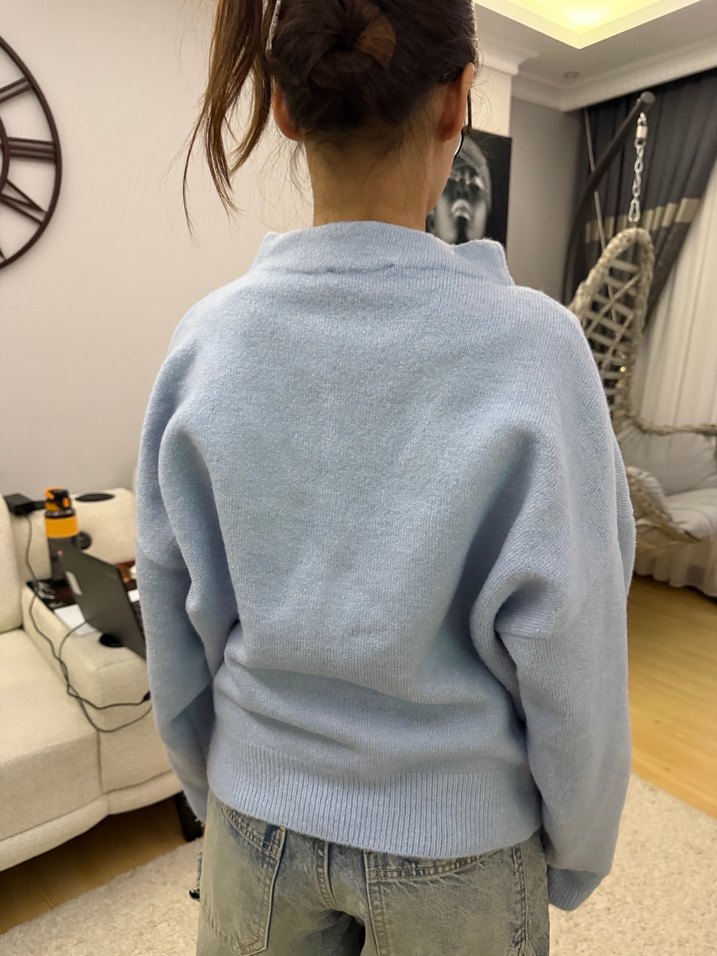 Mavi Yüksek Yakalı Kadın Triko Kazak - Görsel 3