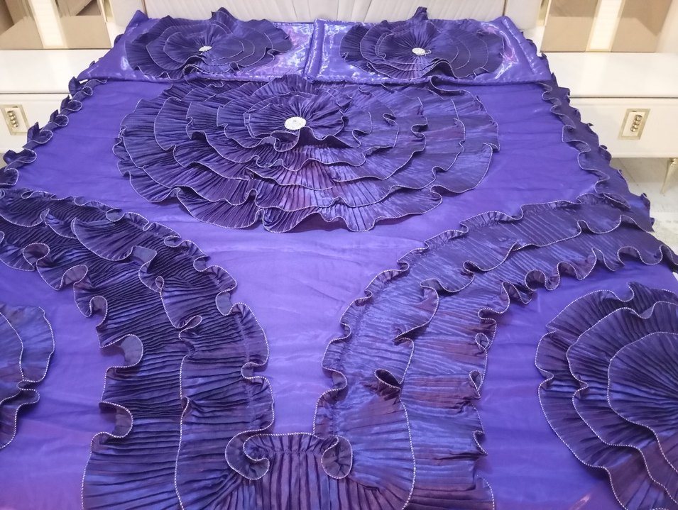 Koyu Mor Nakışlı Yatak Örtüsü - Görsel 3