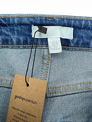 34 Beden çeşitli Renk H&M Mini Şort %70 İndirimli.
