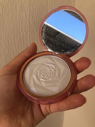 Huda Beauty Aydınlatıcı