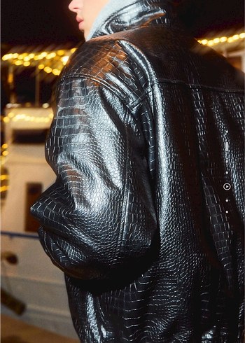 Yılan Desenli Siyah Deri Ceket - Görsel 4