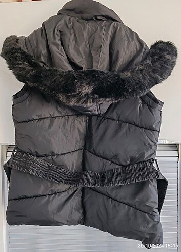 40 Beden LTB marka, kolsuz kadın mont.
