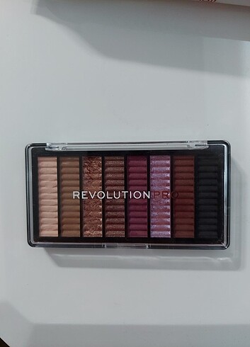 RevolutionPro Far Paleti