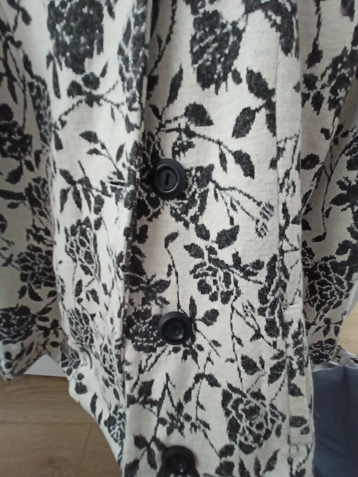 Çiçek Desenli Düğmeli Kadın Ceket - Görsel 3