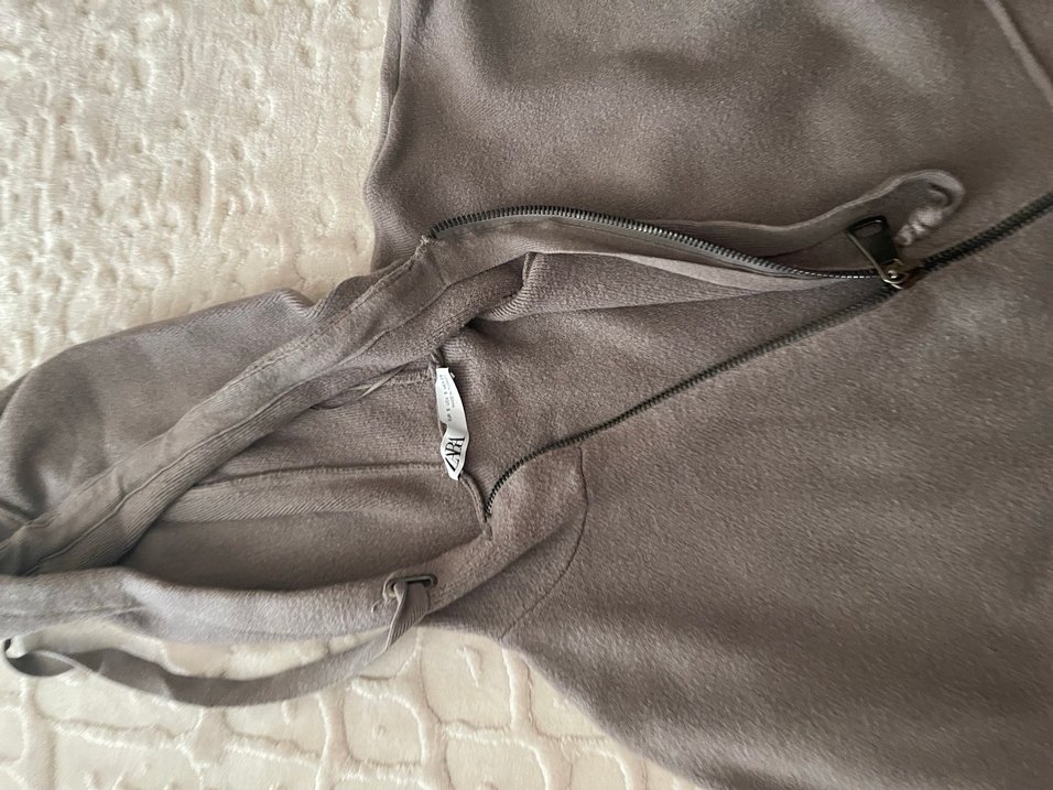 Gri Kapüşonlu Fermuarlı Kadın Yelek - Görsel 2