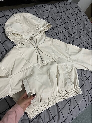 Bershka kapüşonlu üst (crop kesim)