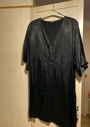 Siyah Kadın Elbisesi - Görsel 4