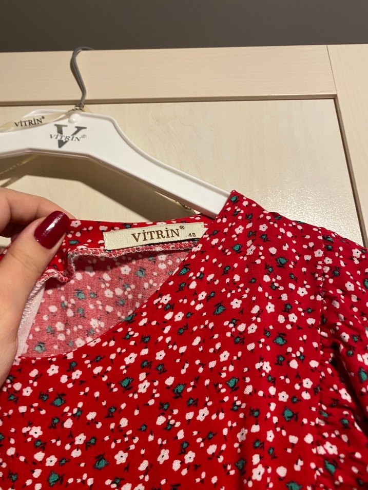 Kırmızı desenli elbise - Görsel 2