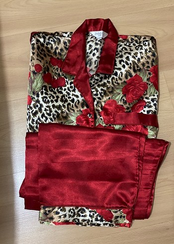Diğer Kırmızı saten pijama takımı