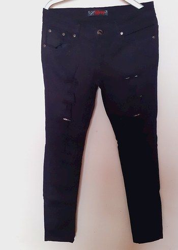 Killstar Siyah Dar Kesim Yirtik Detayli Jean