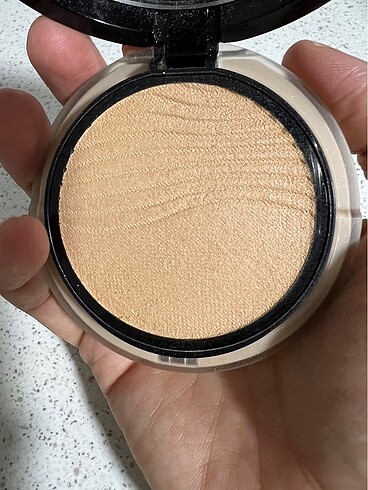Beden Armani Luminous Silk Glow Fusion