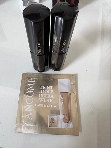 Lip gloss shiseido