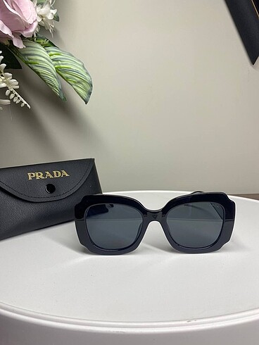 Prada güneş gözlüğü