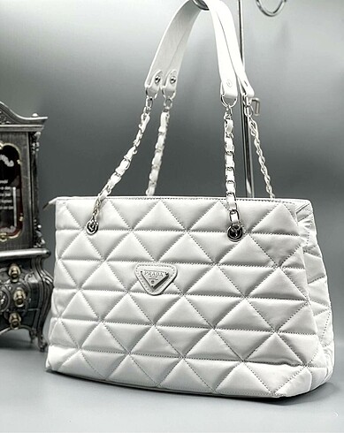 Prada Prada kol çantası