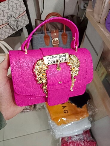  Beden beyaz Renk Versace kol çantası