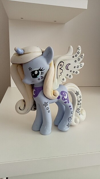 Oyuncak pony.