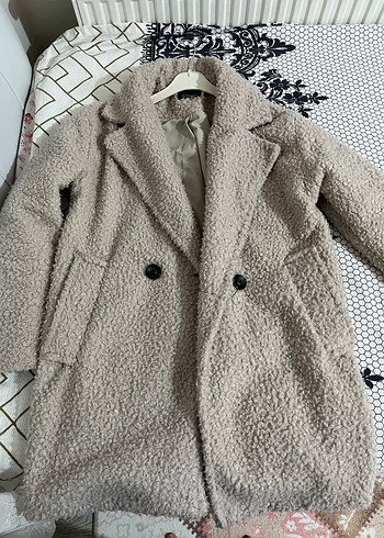 Düğmeli Bej Peluş Kaban