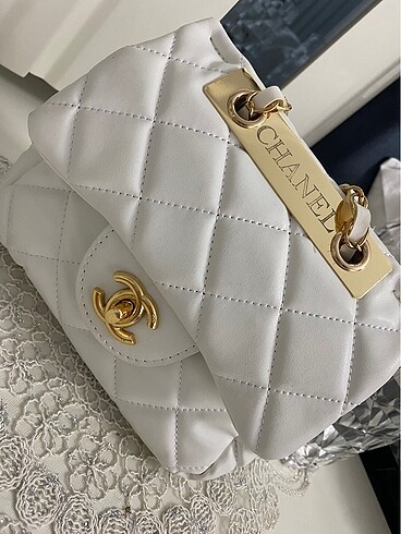 Beyaz deri chanel kol çantası