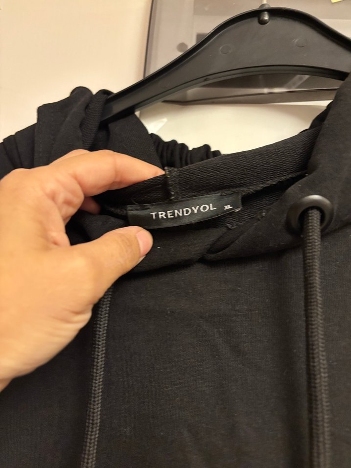 Siyah Yüksek Yakalı Midi Sweatshirt - Görsel 3