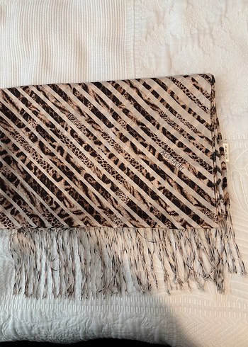 Bej Püsküllü Kadın Saten Şal - Görsel 8