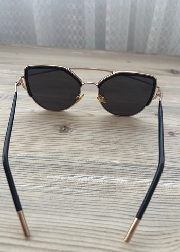 Şeffaf Bej Çerçeveli Gri Kadın Gözlüğü - Görsel 4