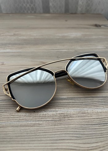 Şeffaf Bej Çerçeveli Gri Kadın Gözlüğü - Görsel 2