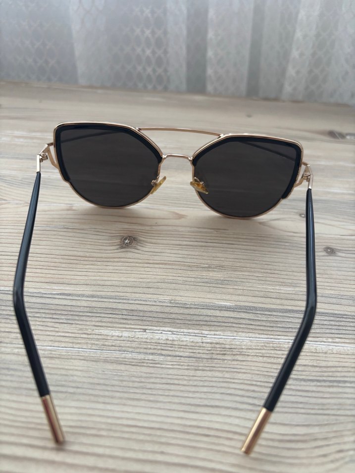 Şeffaf Bej Çerçeveli Gri Kadın Gözlüğü - Görsel 4