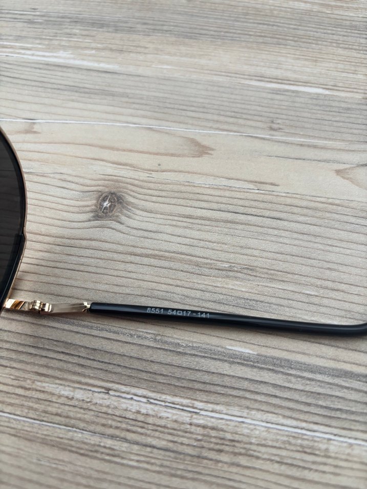 Şeffaf Bej Çerçeveli Gri Kadın Gözlüğü - Görsel 3