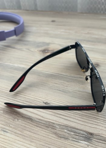 Parlak Siyah Prada Kadın/Erkek Güneş Gözlüğü - Görsel 3