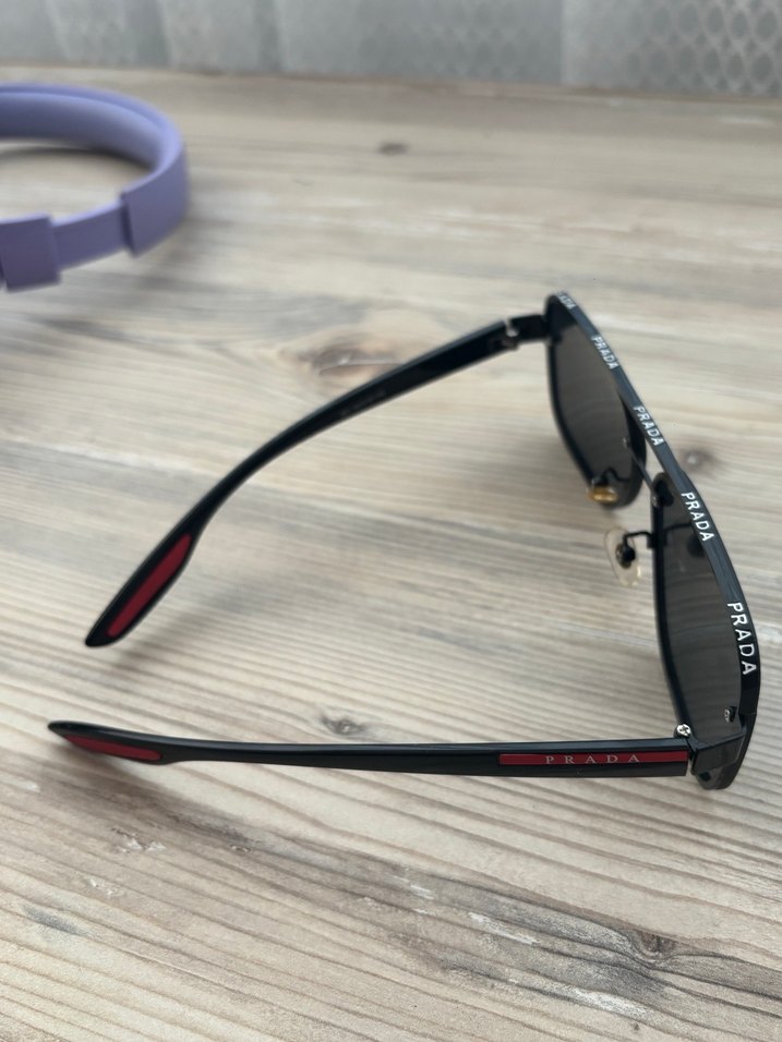 Parlak Siyah Prada Kadın/Erkek Güneş Gözlüğü - Görsel 3