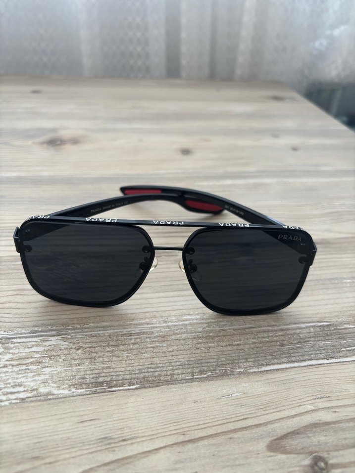 Parlak Siyah Prada Kadın/Erkek Güneş Gözlüğü - Görsel 2