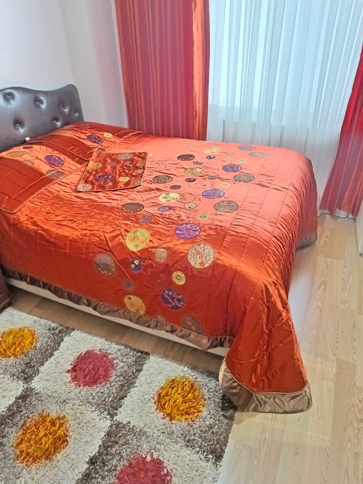 Renkli Nakışlı Nar Çiçeği Yatak Örtüsü - Görsel 3