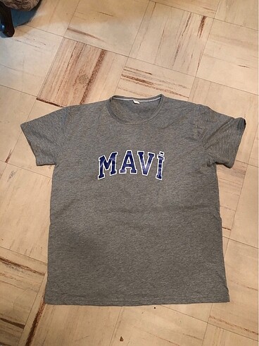 Mavi tişört