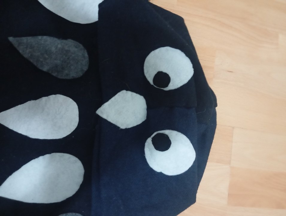 Kızlar için Siyah Nakışlı Kapüşonlu Panço - Görsel 2