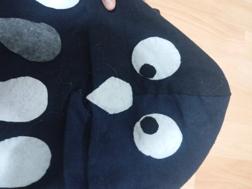 Kızlar için Siyah Nakışlı Kapüşonlu Panço - Görsel 3