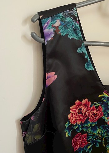 Çiçek Desenli V Yaka Midi Elbise - Görsel 3