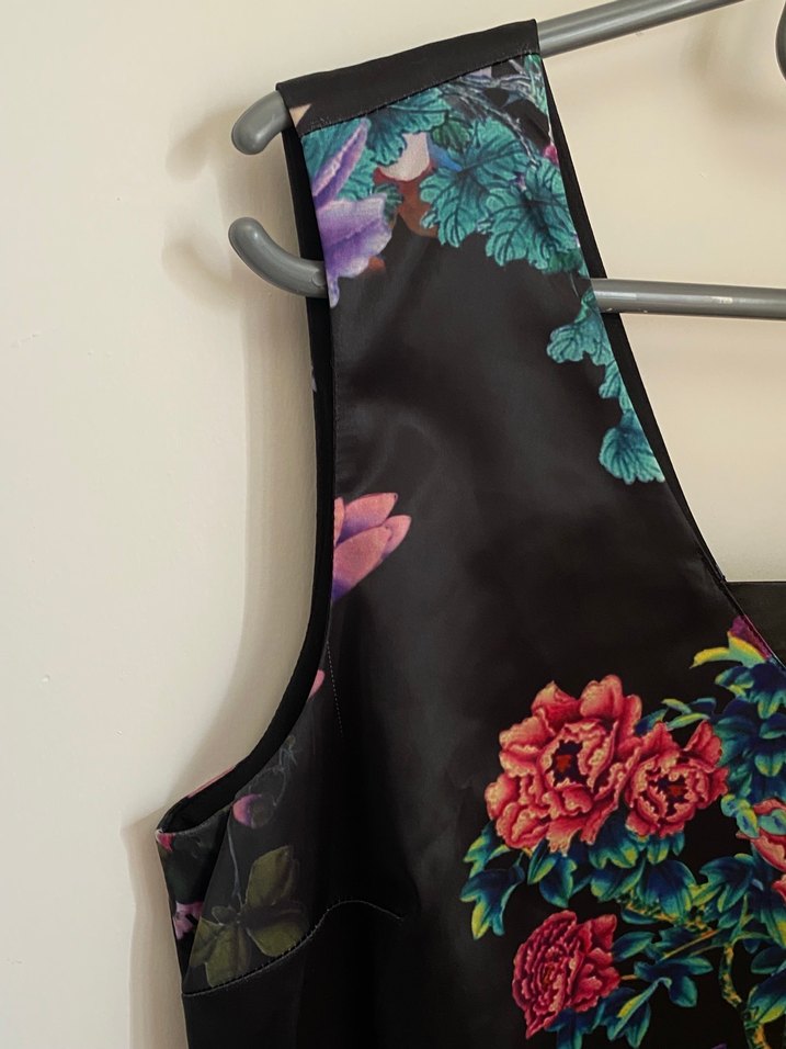 Çiçek Desenli V Yaka Midi Elbise - Görsel 3