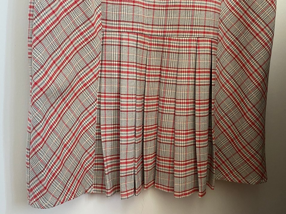 Kareli V Yakalı Pilili Midi Elbise - Görsel 5