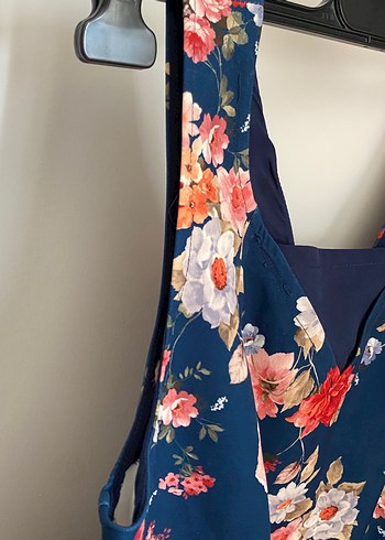 Koyu Mavi Çiçek Desenli V Yakalı Midi Elbise - Görsel 3